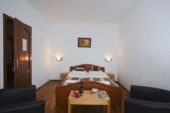 Hotel Rubinia 埃格尔 外观 照片
